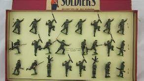 BRITAINS 1614 British Army digging arms and spade - Each - (21047)