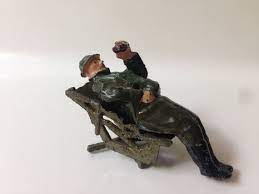 BRITAINS 1731 Reclining spotter arm with binoculars - Each - (21052)