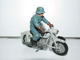 BRITAINS 9679 German m/c despatch rider blue plastic - Each - (21177)