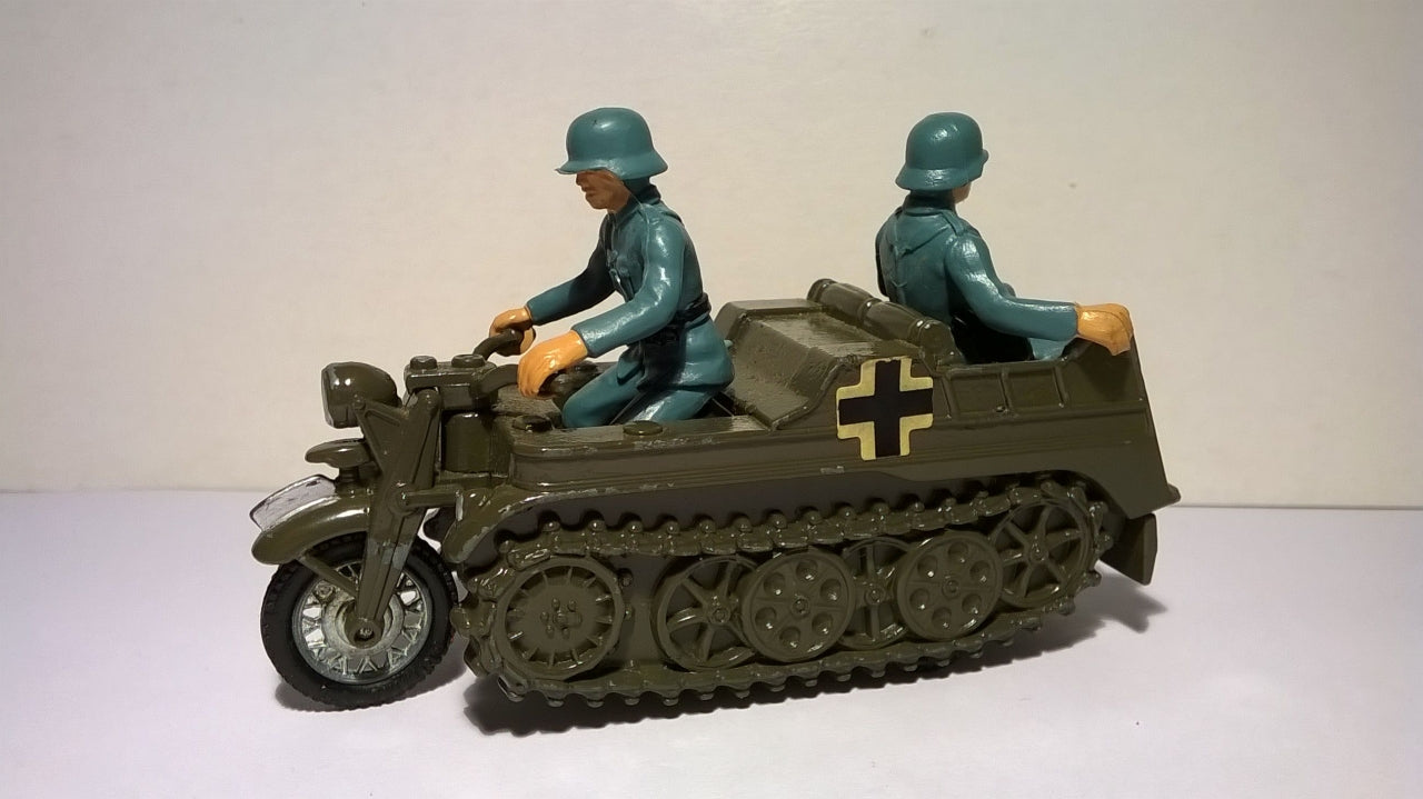 BRITAINS DECALS 9780 German WWII figure red/white/blue helmet flashes 3 pairs (waterslide transfer) - Each - (21180)