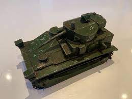 DINKY TYRES 151A Medium tank chain track per side - Each - (17516)