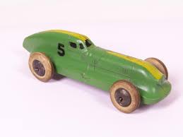 DINKY DECALS 23B Hotchkiss race car no 5 on black circle (waterslide transfer) - Set - (16771)