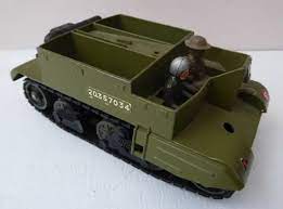 DINKY TYRES 622 Bren gun carrier black plastic track - Each - (19322)