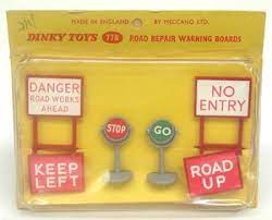 DINKY 778 Road repair red plastic warning board 'keep left' - Each - (21632)
