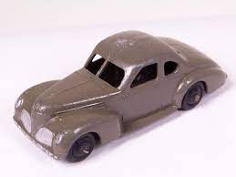 DINKY 39F Studebaker tin base plate (no lettering) - Each - (17249)
