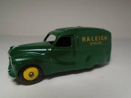 DINKY DECALS 472 Austin van 'Raleigh' (waterslide transfer) - Set - (16967)