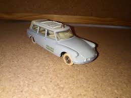 F/DINKY 556 Citroen DS19 Ambulance clear plastic window unit - Each - (19877)