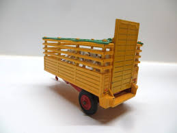 CORGI 58 Beast Carrier white plastic calf head down - Each - (21146)