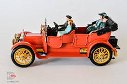 CORGI 9021 Daimler front pair of plastic figures painted - Each - (16241)