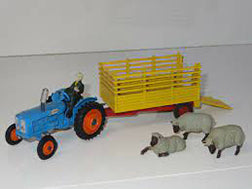 CORGI GS33 Farm Set white plastic calf head up painted - Each - (21897)