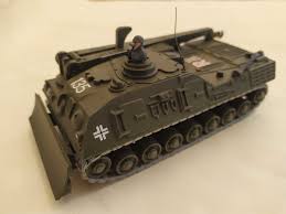 DINKY TYRES 699 Leopard recovery tank silver plastic track - Each - (19339)