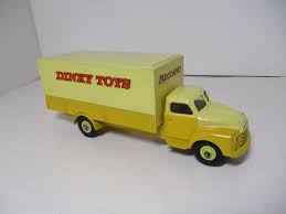 DINKY 930 Pallet jekta van rear door RH - Each - (18619)