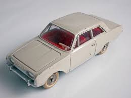 F/DINKY 559 Ford Taurus 17m clear plastic window unit      - Each - (19879)