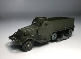 F/DINKY 822 M3 halftrack black plastic ring  machine gun and stand  - Set - (19896)