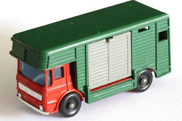 MATCHBOX 17D Leyland Horsebox blue tinted plastic window unit - Each - (22211)