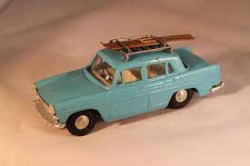 SPOTON BOXES 184 Austin A60 with roof rack repro 'age-related' box - Each - (20815)
