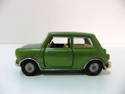 CORGI 334 Mini saloon clear plastic window unit (1 hole) - Each - (21964)